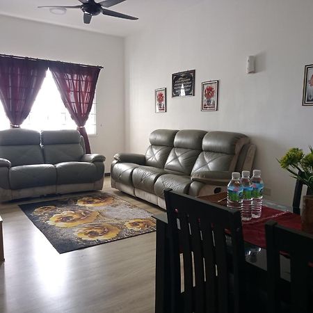 Homestay Camelia Kuala Terengganu Houses 3 Room 2 Bathroom - Near Batu Buruk Beach , Drawbridge, Pasar Payang, Ktcc Mall & Hospital Hsnz Exterior foto