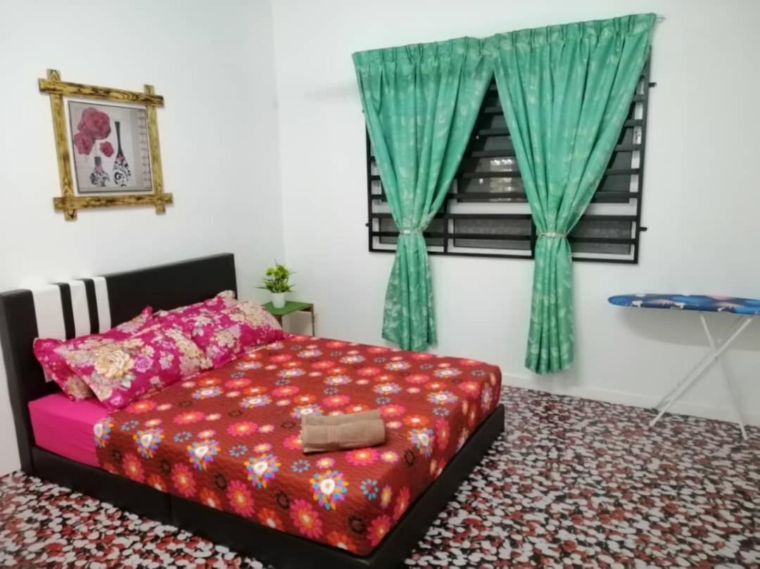 Homestay Camelia Kuala Terengganu Houses 3 Room 2 Bathroom - Near Batu Buruk Beach , Drawbridge, Pasar Payang, Ktcc Mall & Hospital Hsnz Exterior foto