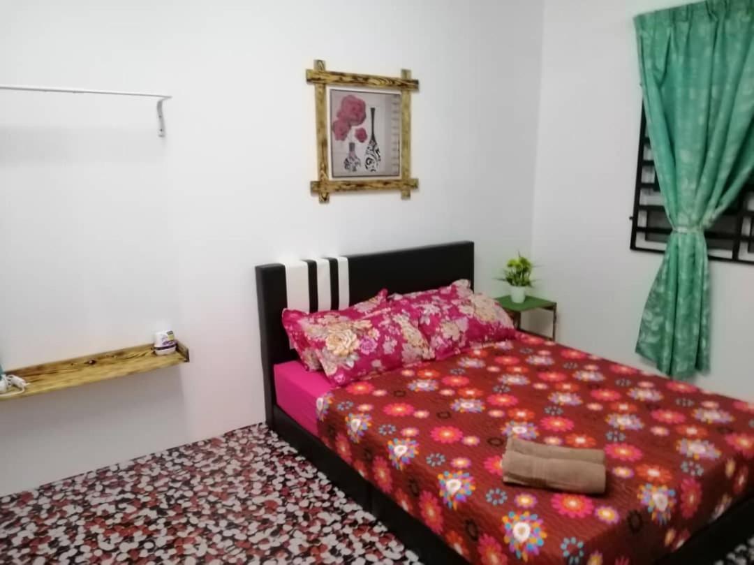 Homestay Camelia Kuala Terengganu Houses 3 Room 2 Bathroom - Near Batu Buruk Beach , Drawbridge, Pasar Payang, Ktcc Mall & Hospital Hsnz Exterior foto