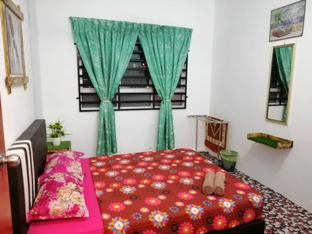 Homestay Camelia Kuala Terengganu Houses 3 Room 2 Bathroom - Near Batu Buruk Beach , Drawbridge, Pasar Payang, Ktcc Mall & Hospital Hsnz Exterior foto