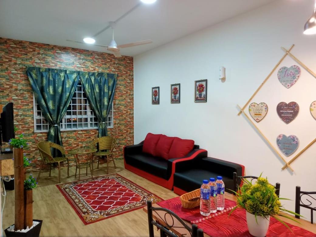 Homestay Camelia Kuala Terengganu Houses 3 Room 2 Bathroom - Near Batu Buruk Beach , Drawbridge, Pasar Payang, Ktcc Mall & Hospital Hsnz Exterior foto