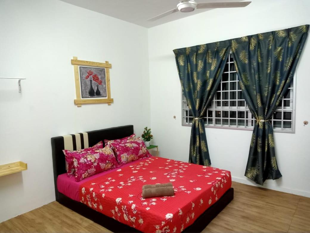 Homestay Camelia Kuala Terengganu Houses 3 Room 2 Bathroom - Near Batu Buruk Beach , Drawbridge, Pasar Payang, Ktcc Mall & Hospital Hsnz Exterior foto