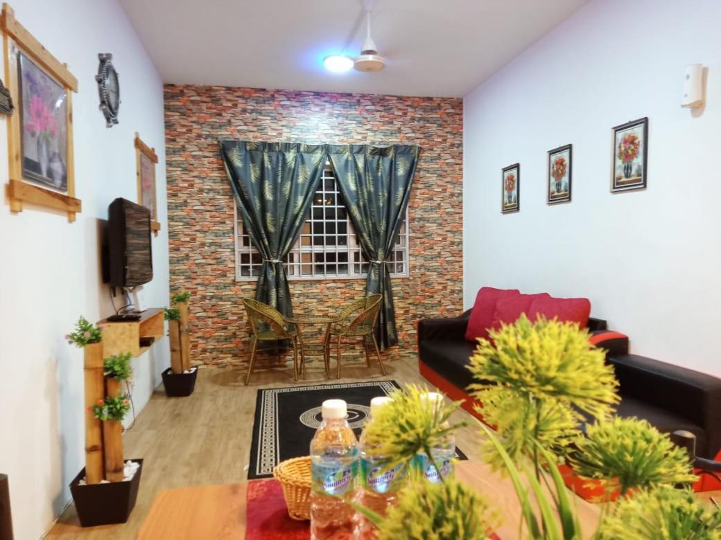 Homestay Camelia Kuala Terengganu Houses 3 Room 2 Bathroom - Near Batu Buruk Beach , Drawbridge, Pasar Payang, Ktcc Mall & Hospital Hsnz Exterior foto