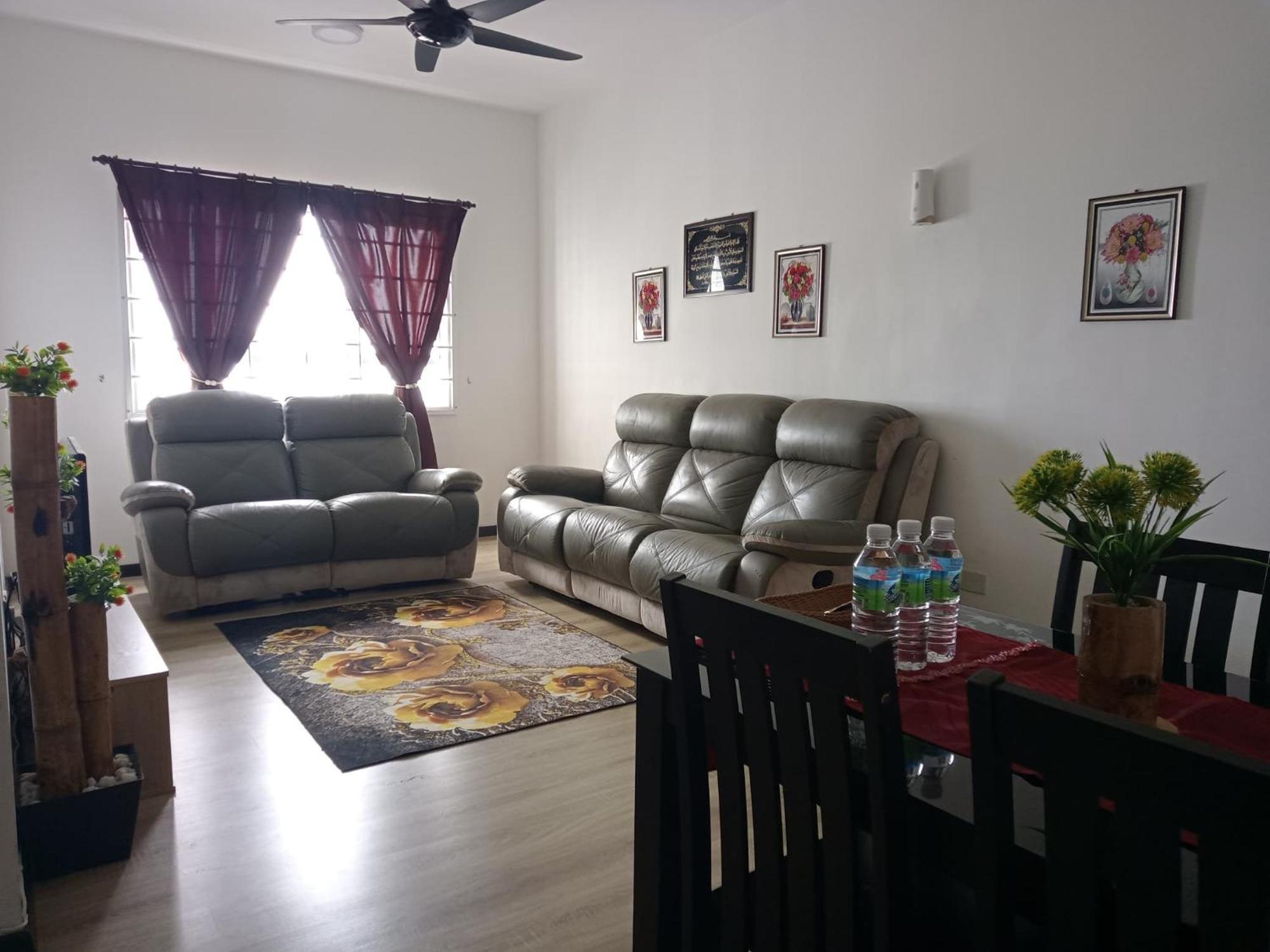 Homestay Camelia Kuala Terengganu Houses 3 Room 2 Bathroom - Near Batu Buruk Beach , Drawbridge, Pasar Payang, Ktcc Mall & Hospital Hsnz Exterior foto