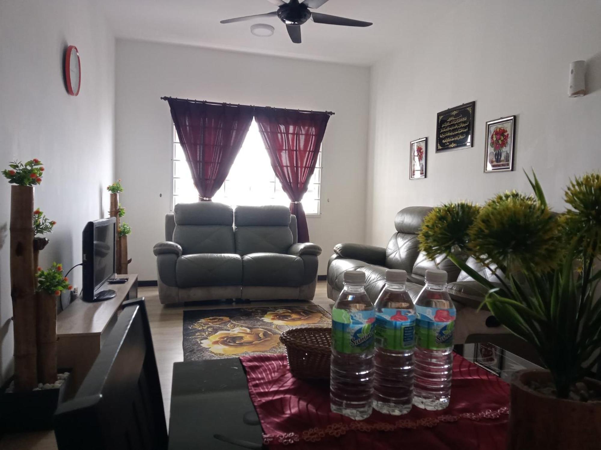 Homestay Camelia Kuala Terengganu Houses 3 Room 2 Bathroom - Near Batu Buruk Beach , Drawbridge, Pasar Payang, Ktcc Mall & Hospital Hsnz Exterior foto