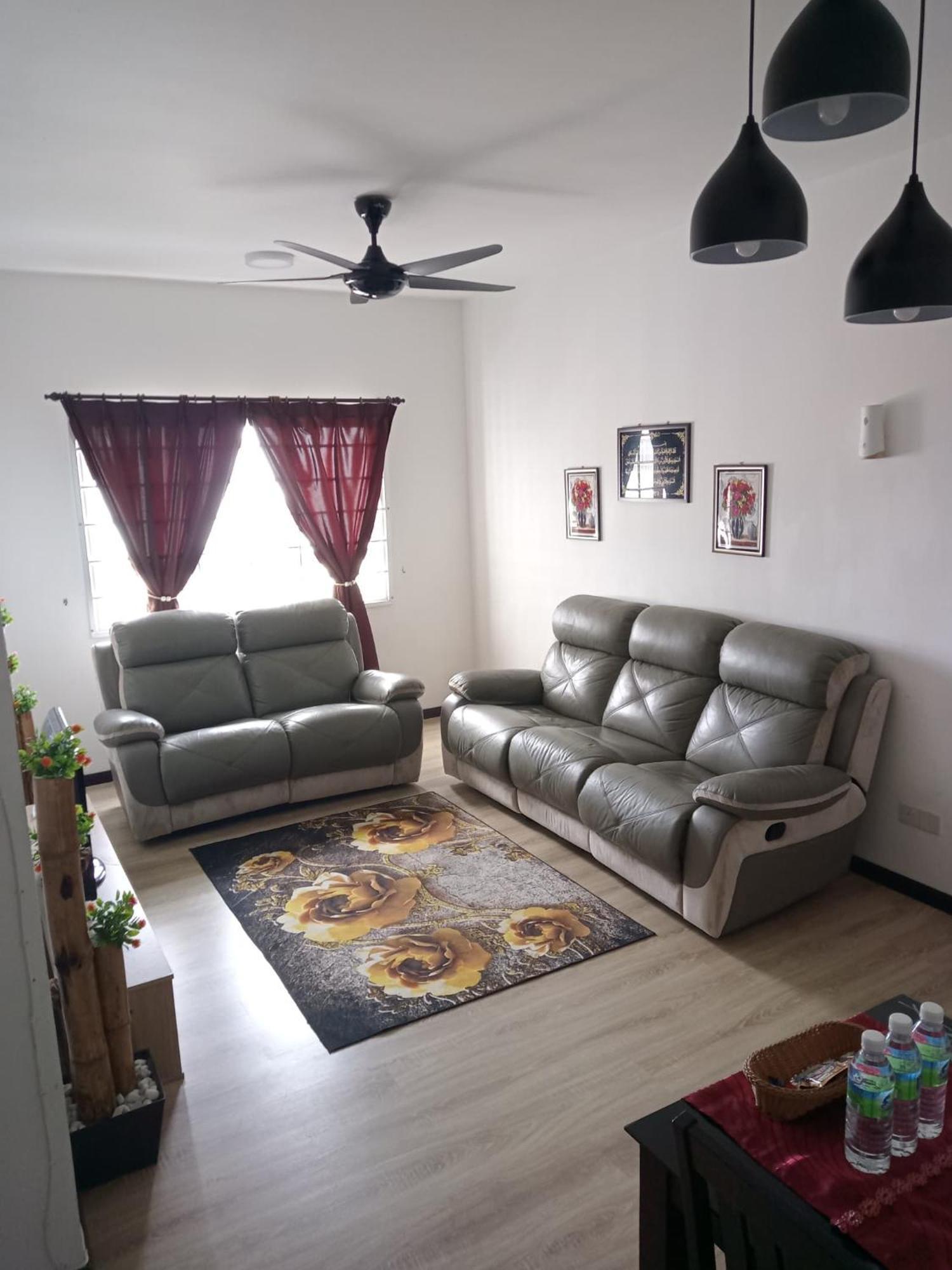 Homestay Camelia Kuala Terengganu Houses 3 Room 2 Bathroom - Near Batu Buruk Beach , Drawbridge, Pasar Payang, Ktcc Mall & Hospital Hsnz Exterior foto