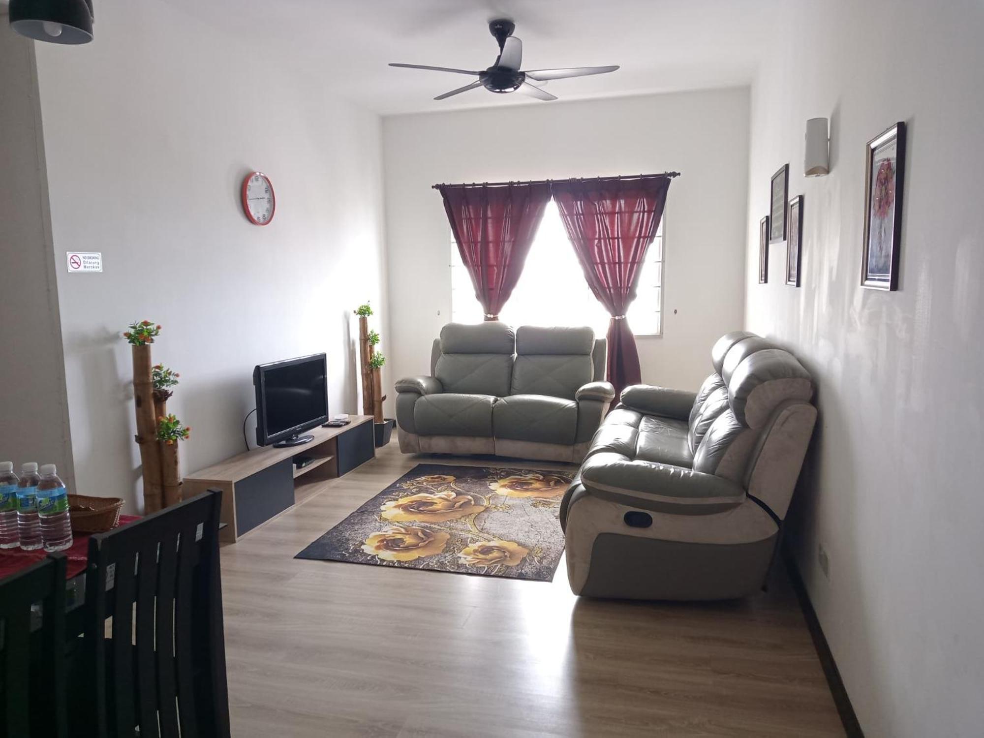 Homestay Camelia Kuala Terengganu Houses 3 Room 2 Bathroom - Near Batu Buruk Beach , Drawbridge, Pasar Payang, Ktcc Mall & Hospital Hsnz Exterior foto